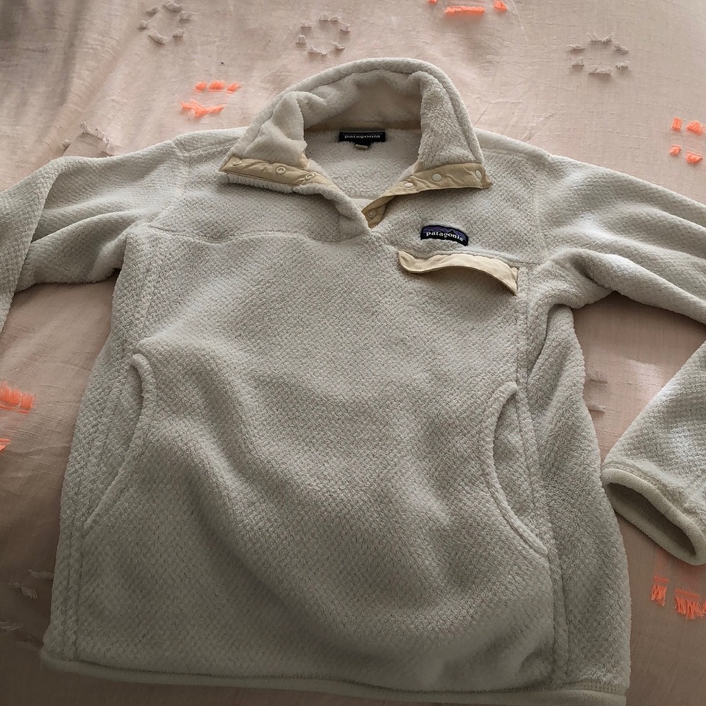 White fleece pullover jacket